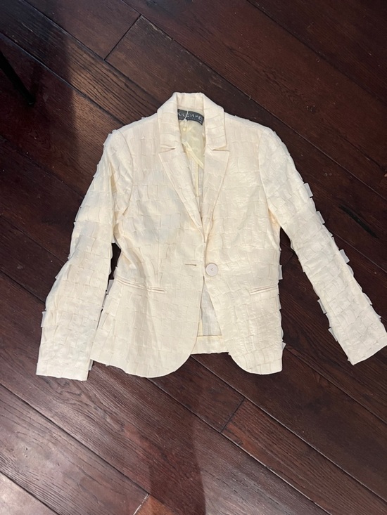 Kriziapoi Jackets & Blazers - Kriziapoi cream Textured Single-Button Blazer